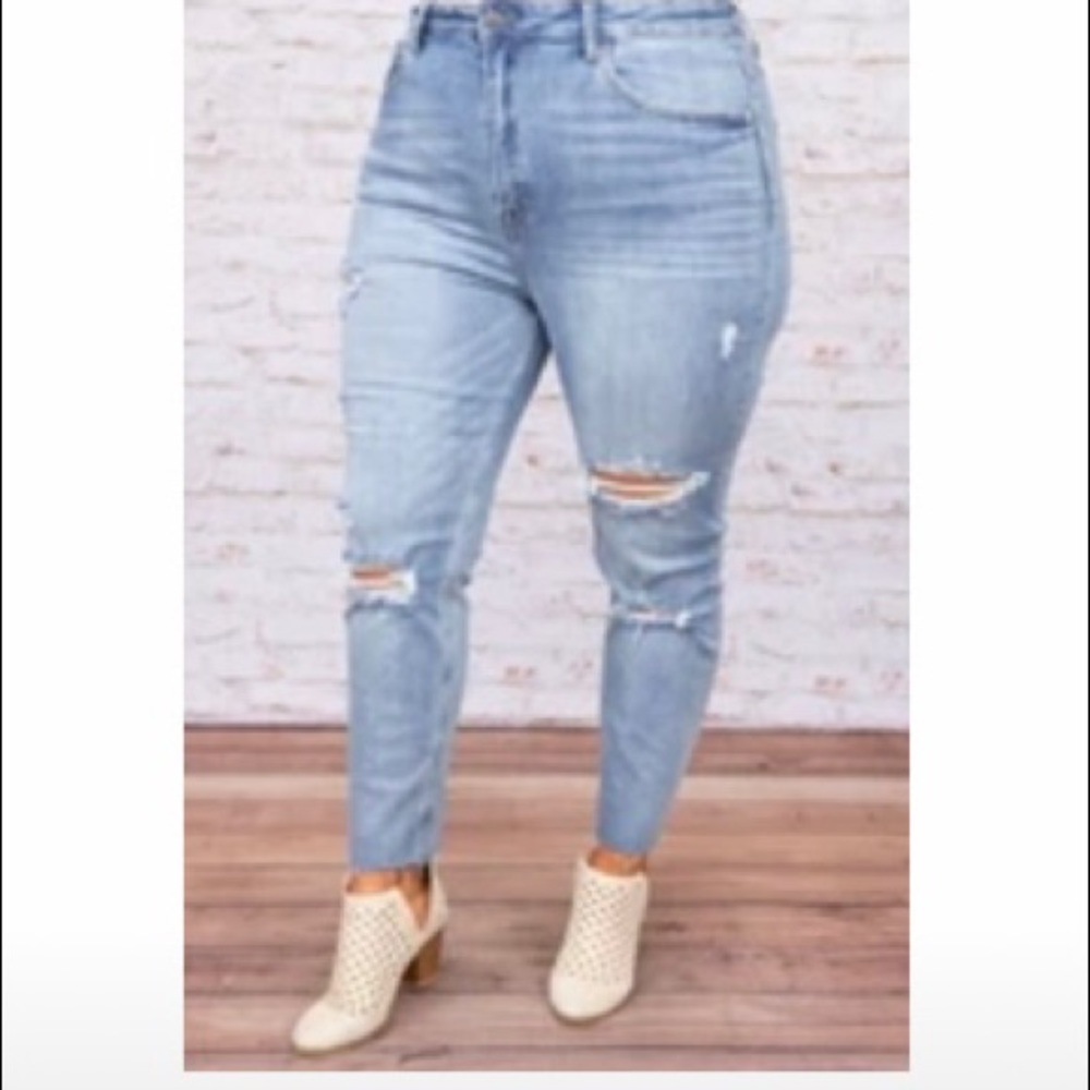 Risen distressed jeans from chic soul